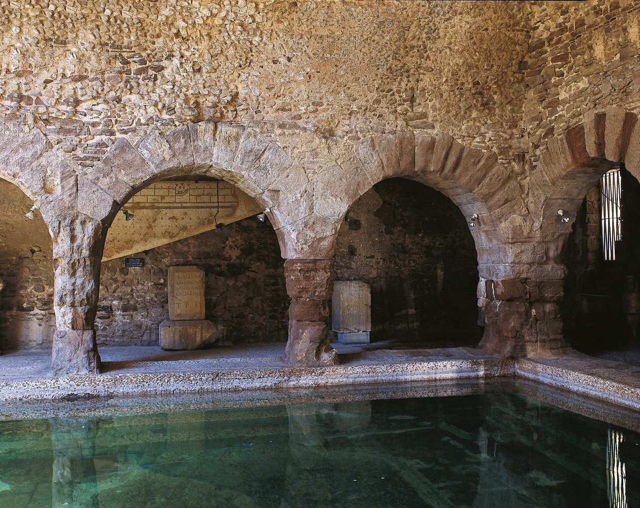 Frigidarium, Caldes de Montbui, Barcelona, ​​​​Spanien, 2:a-1:a århundradet f.Kr. (foto) av Roman