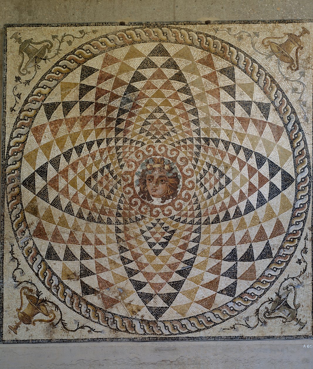 Geometrisk mosaik med Dionysos i mitten, upptäckt i romersk villa i Korinth, Grekland, romersk civilisation, andra hälften av 200-talet - början av 300-talet e.Kr (mosaik) av Roman
