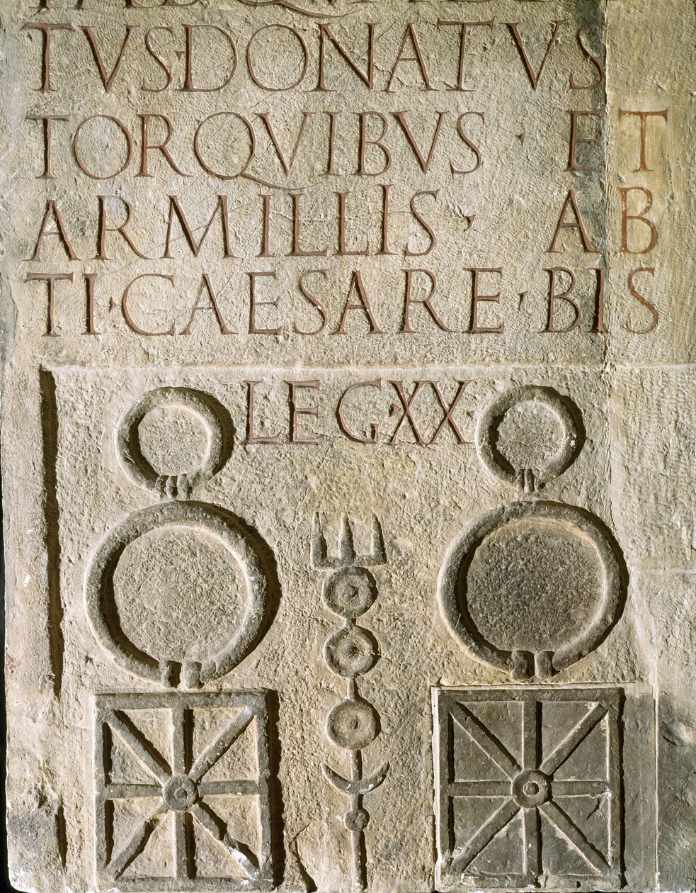 Inskrivna insignier av Twentieth Victorious Valerian Legion, romersk legion uppvuxen under 1:a århundradet e.Kr. av Roman