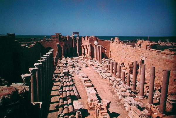 Leptis Magna, Labdah (kalksten) (foto) av Roman
