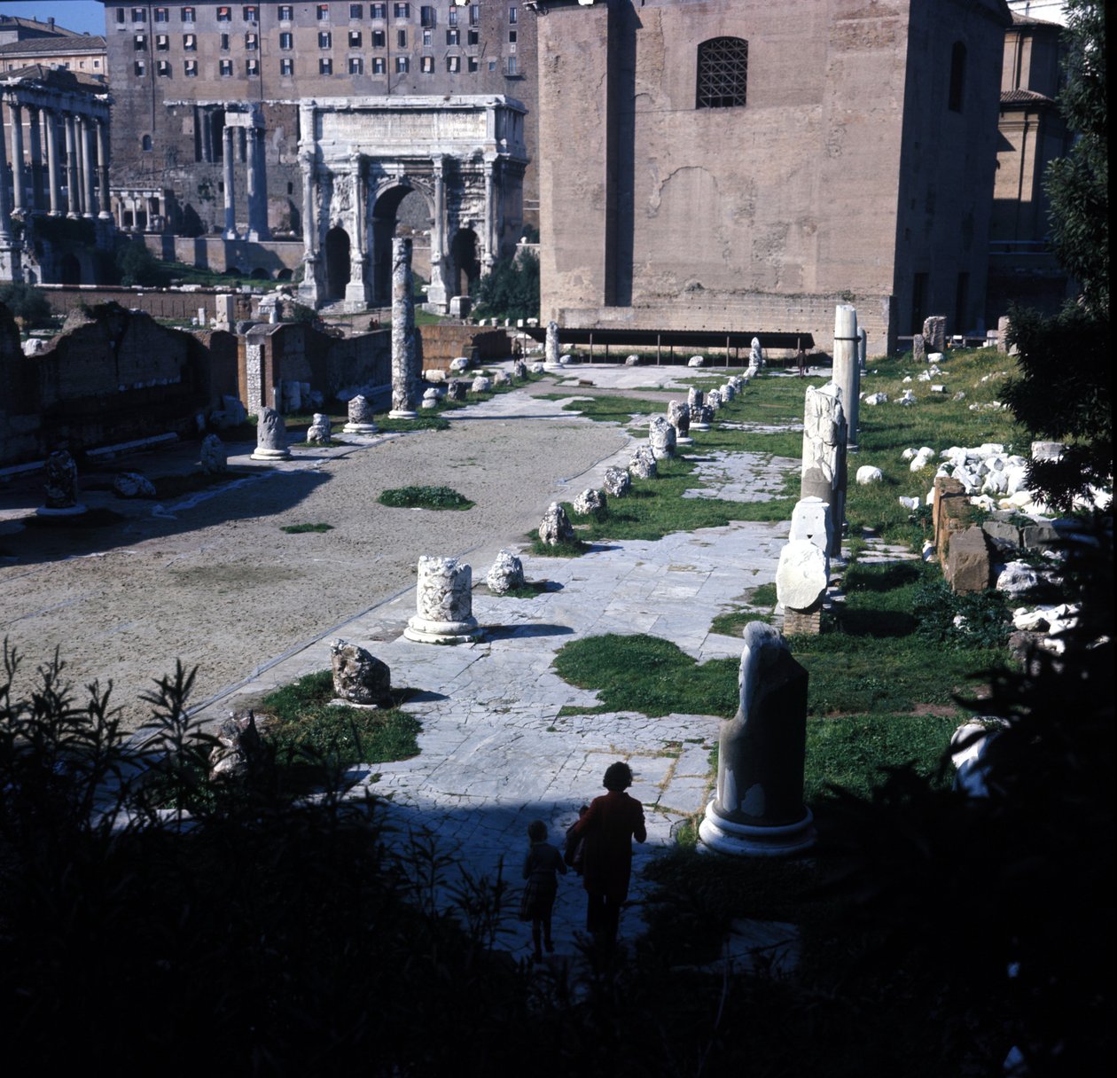 Placeringen av basilikan Aemilia i Forum Romanum byggdes för första gången 179 f.Kr. och restaurerades många gånger tack vare familjen Emilia. Rom av Roman