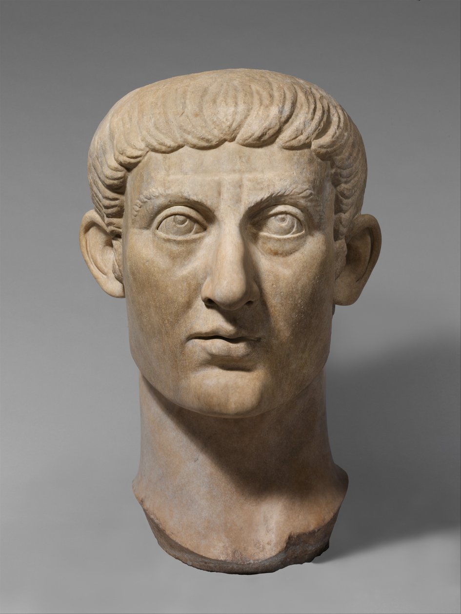 Marmorporträtt av kejsar Konstantin I:s huvud, ca 325–370 e.Kr. (marmor) av Roman