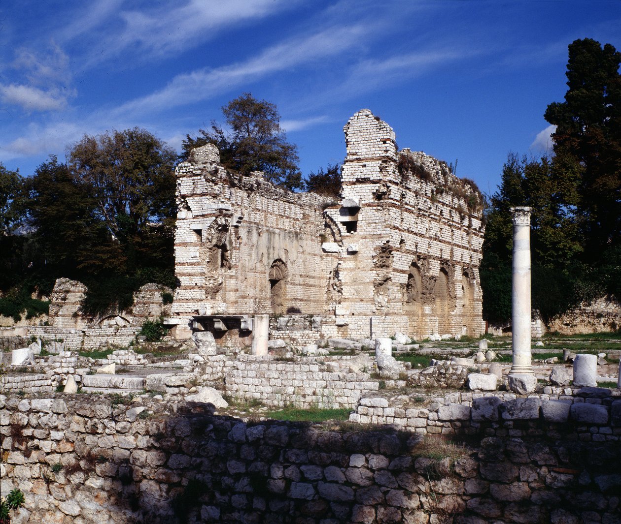 Maritima Alperna: Rester av romerska bad från 300-talet i arenorna i Nice cimiez. av Roman