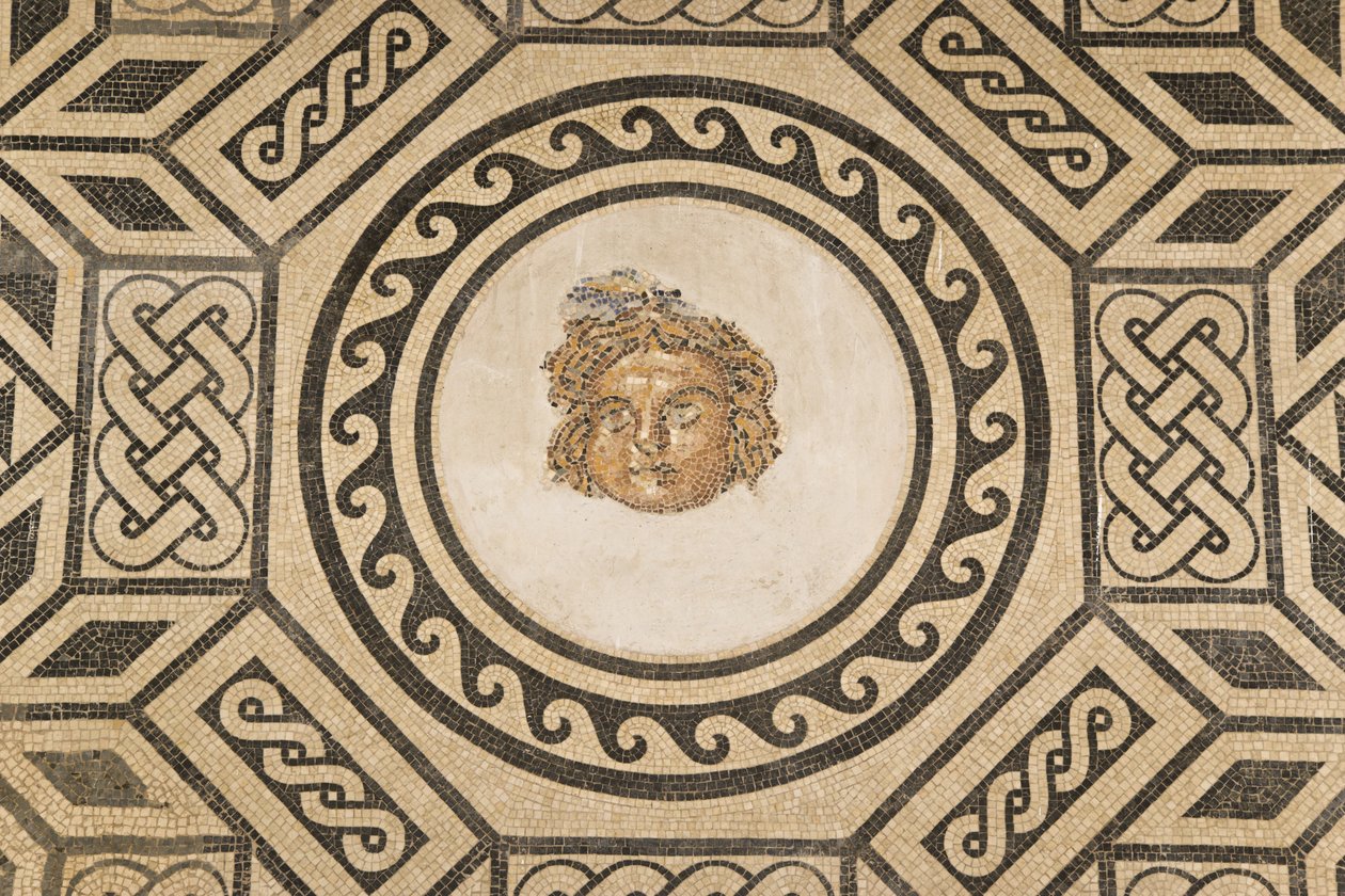Mosaik av Medusa, i Mosaikhallen i de kristna kungarnas Alcazar (mosaik) av Roman