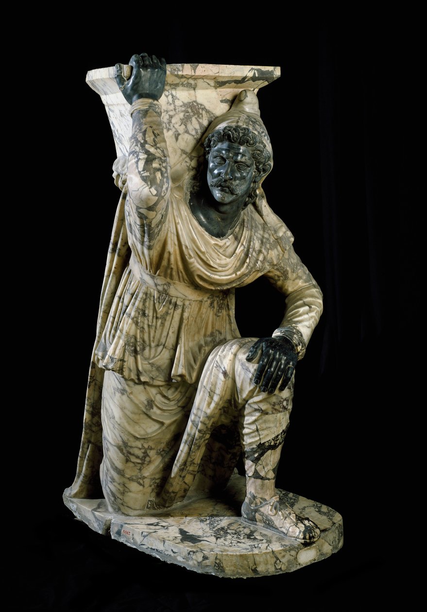 Persisk tjänare staty knäböjer. Romersk marmorskulptur inspirerad av skolan i Pergamo. 170-180 e.Kr. Dämpa. 164 cm Museo Archeologico Nazionale, Neapel av Roman