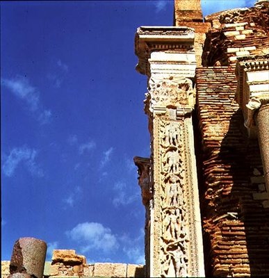 Pilaster från Severan-basilikan av Roman