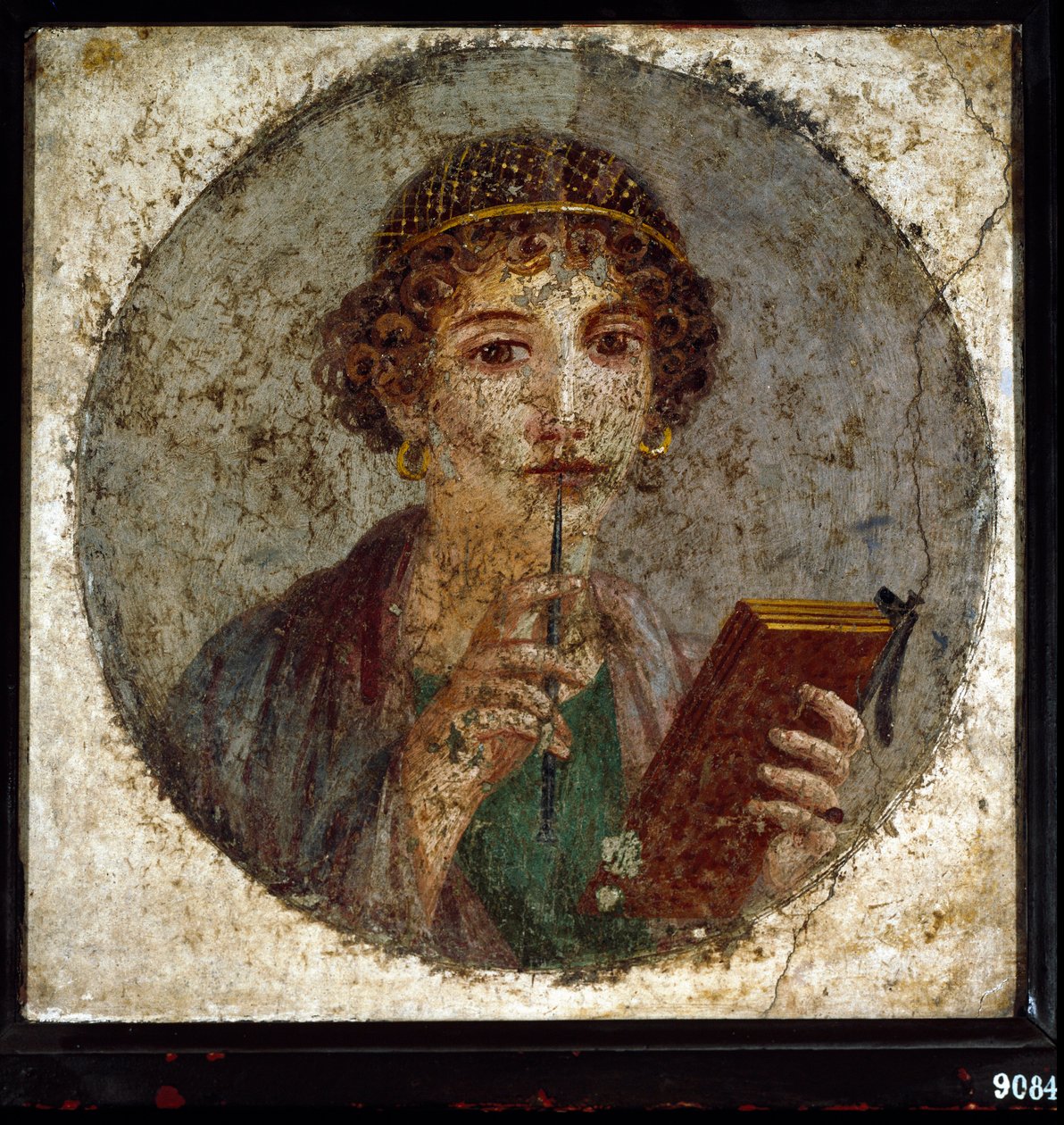 Porträtt antar av Sapho (eller sappho) grekisk poetess. Romersk kvinna med bok och penna (stylus eller stil), från Pompei, Neapel, Italien av Roman
