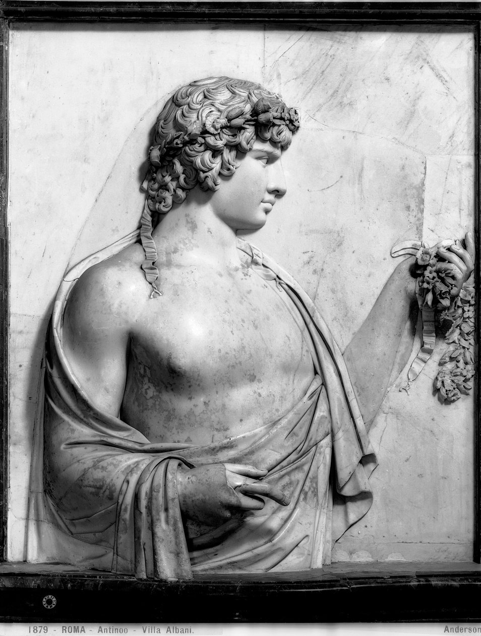Relief föreställande Antinous, c.130 (marmor) av Roman