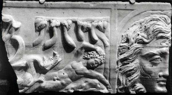 Relief föreställande Jona och valen, från katakomben i St. Priscilla, Rom av Roman