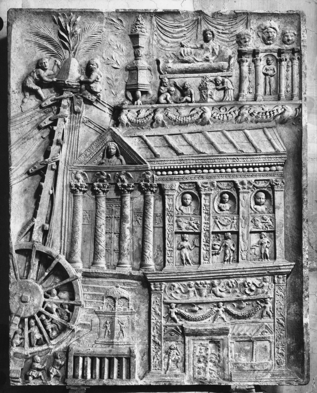Relief föreställande en vinsch, sent 01:a århundradet e.Kr. (sten) (s/v foto) av Roman