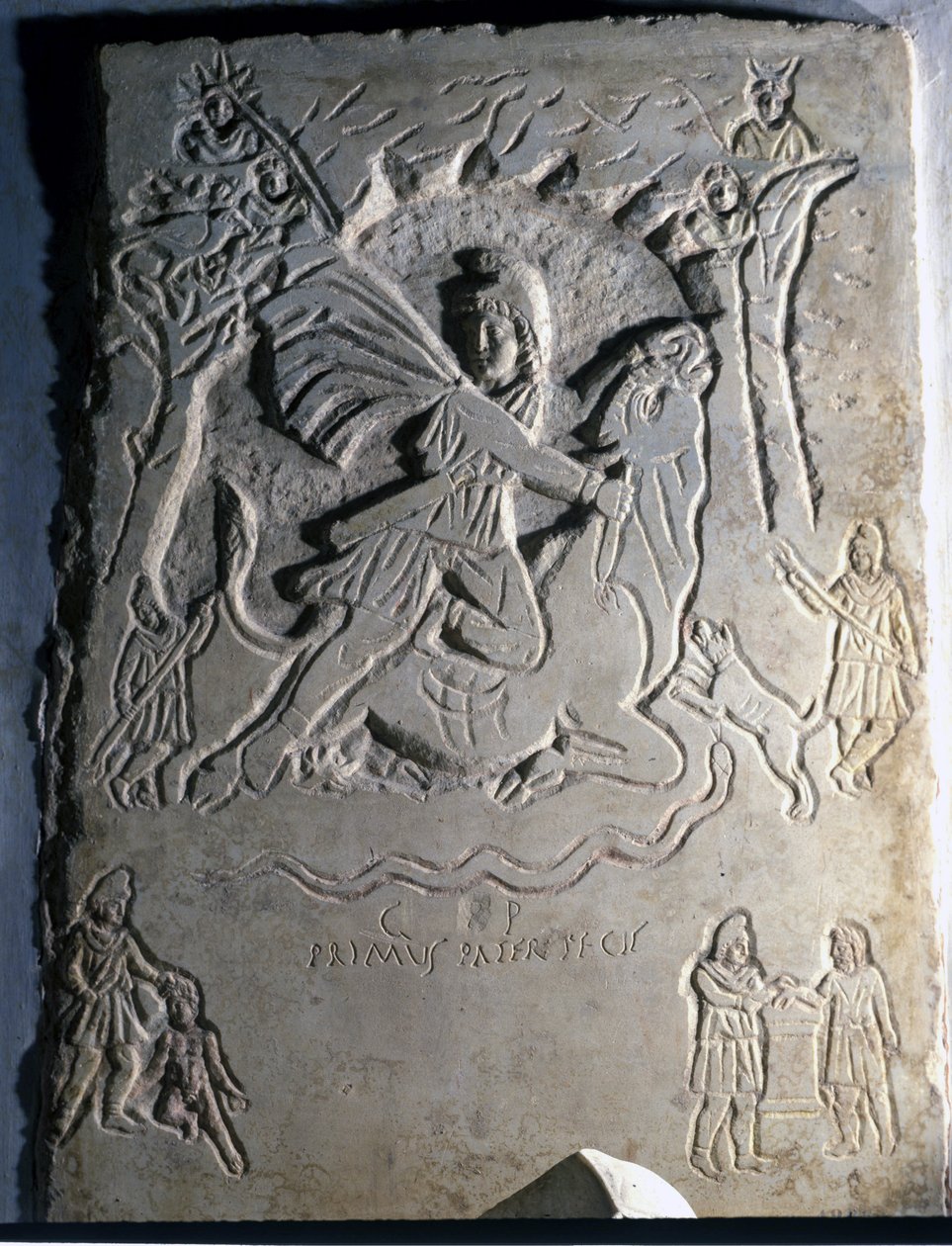 Relief som visar den iranska gudomen Mithra (eller Mitra) slaktar tjuren, ett djur som är förknippat med den. 4:e århundradet. Palazzo dei Conservatori, Rom. av Roman