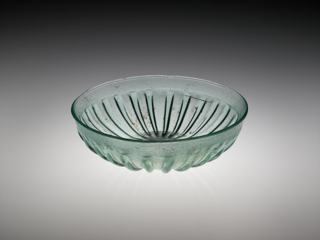 Ribbstickad glasskål, AD 100-200 (formblåst och skuret glas) av Roman