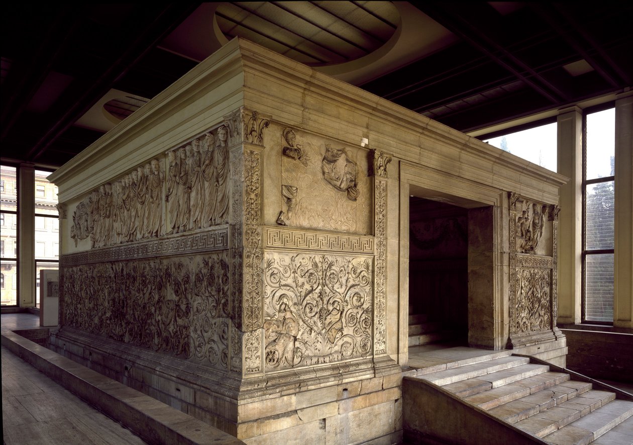 Romersk konst: Ara Pacis Augustae eller Altar of Augustae Peace: lågrelief (höger sida) av antikens Rom byggd av den romerske kejsaren Augustae mellan 13 och 9 f.Kr. på Champ de Mars (Marsfältet) i Rom för att fira freden efter imperiets krig av Roman