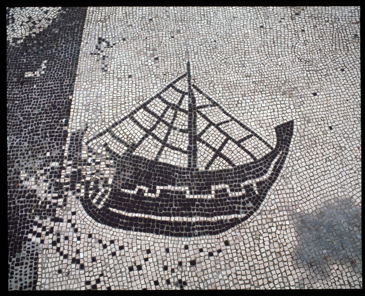 Romersk konst: "Ship" Mosaic of the Seafarers Corporation, Place des Corporations av Roman