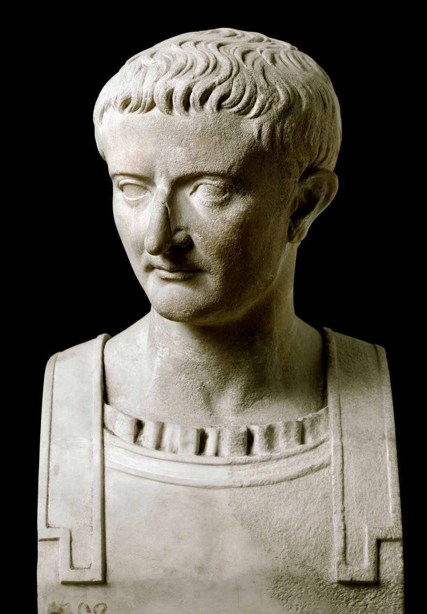 Romersk konst: Marmorbyst av Tiberius (Tiberius Claudius Nerone, 42 f.Kr.-37 e.Kr.), romersk kejsare - Från Ercolano (Herculaneum) 1:a århundradet e.Kr. - Neapel, Museo Archeologico Nazionale - Byst av Tiberius (Tiberius Claudius Nerone, 42 f.Kr.-37 e.Kr.  av Roman