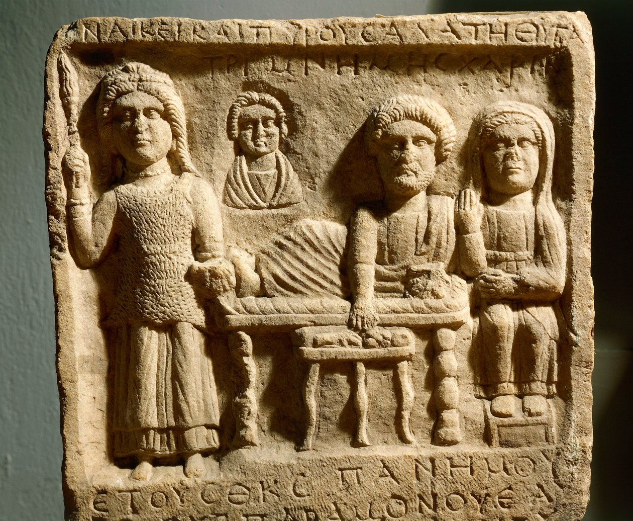 Romersk basrelief som visar en begravningsfest från den antika staden Trimontium, nu Plovdiv, Bulgarien av Roman