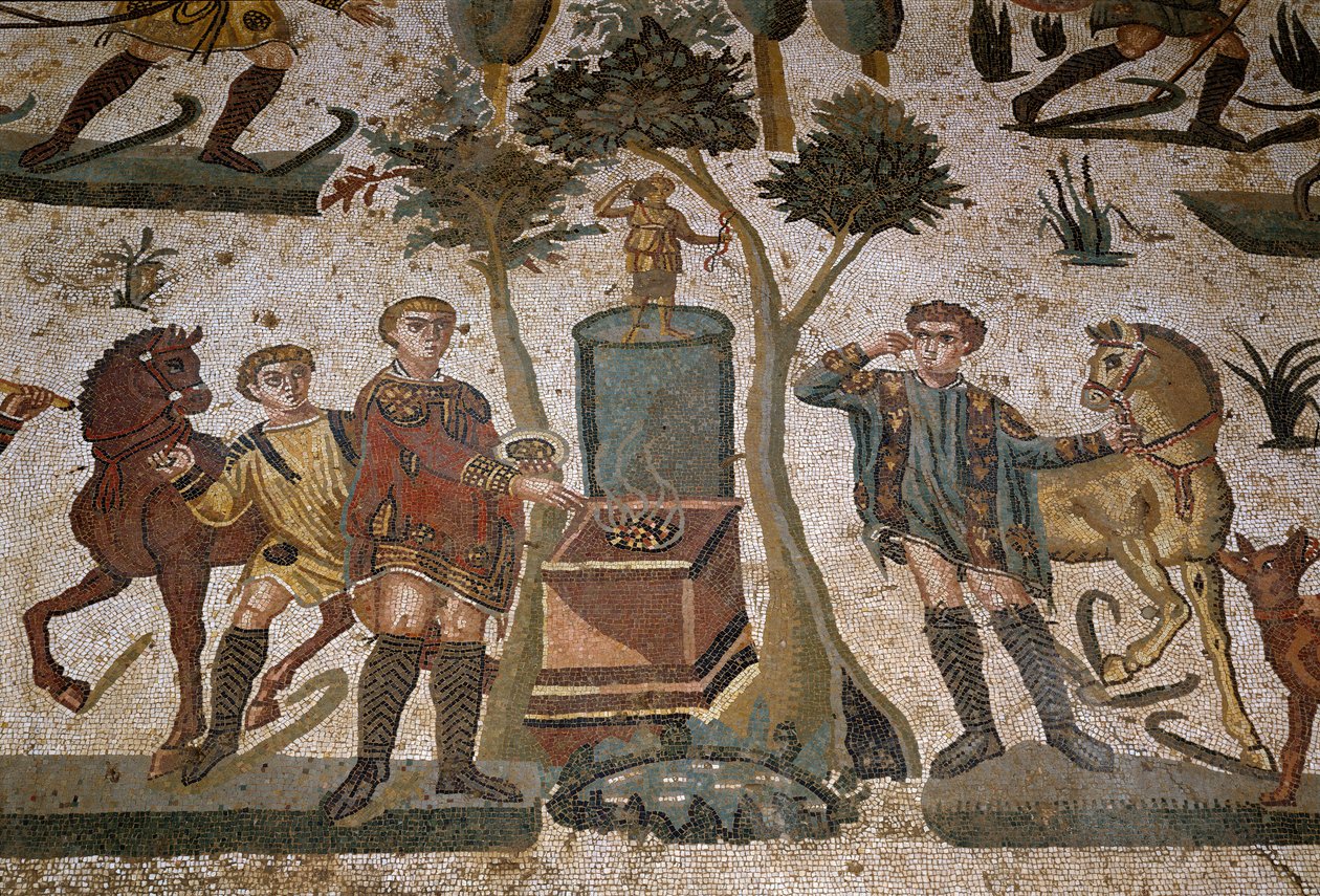 Romersk konst: detalj av mosaiken "" Den lilla jaktdelen"" Jägare nära ett altare tillägnat Diana-kulten, jaktens gudom. 315-350 e.Kr. Piazza Armerina, Villa Romana del Casale av Roman