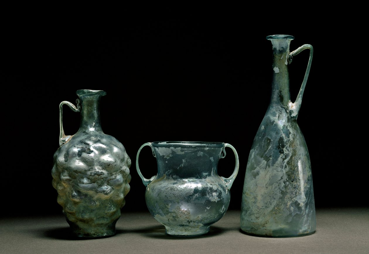 Romersk konst: glasflaskor och kanna. 1:a och 2:a århundradet e.Kr. Museo Nacional de Arte Romano Madrid av Roman