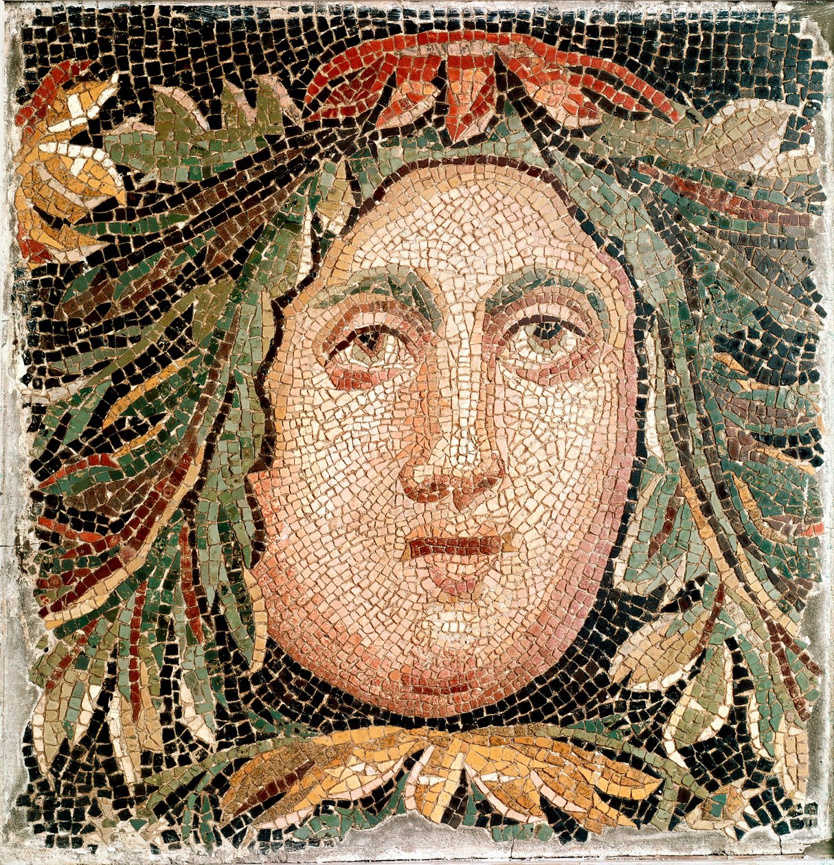 Romersk konst: mosaik som representerar huvudet på en marin gudom. 3:e århundradet e.Kr. Rom, Museo Nazionale Romano - romersk konst. Havets gudomlighet. Mosaik, 300-talet e.Kr. Museo Nazionale Romano, Rom, Italien - romersk konst. Havets gudomlighet. Mosa av Roman