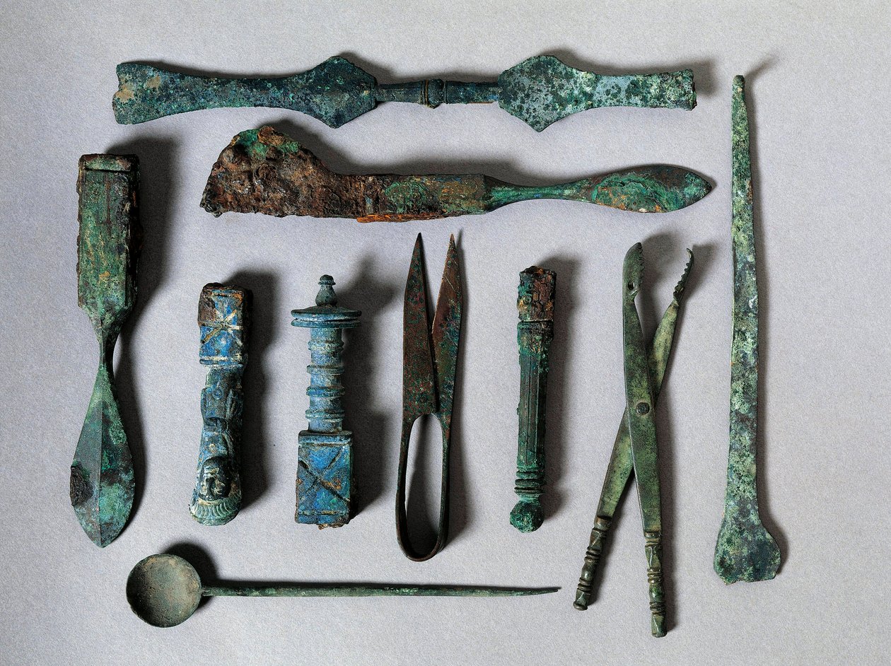 Romersk konst: set med kirurgiska instrument från kirurgens hus i Pompei. 1:a århundradet f.Kr. Neapel, Museo Archeologico Nazionale av Roman