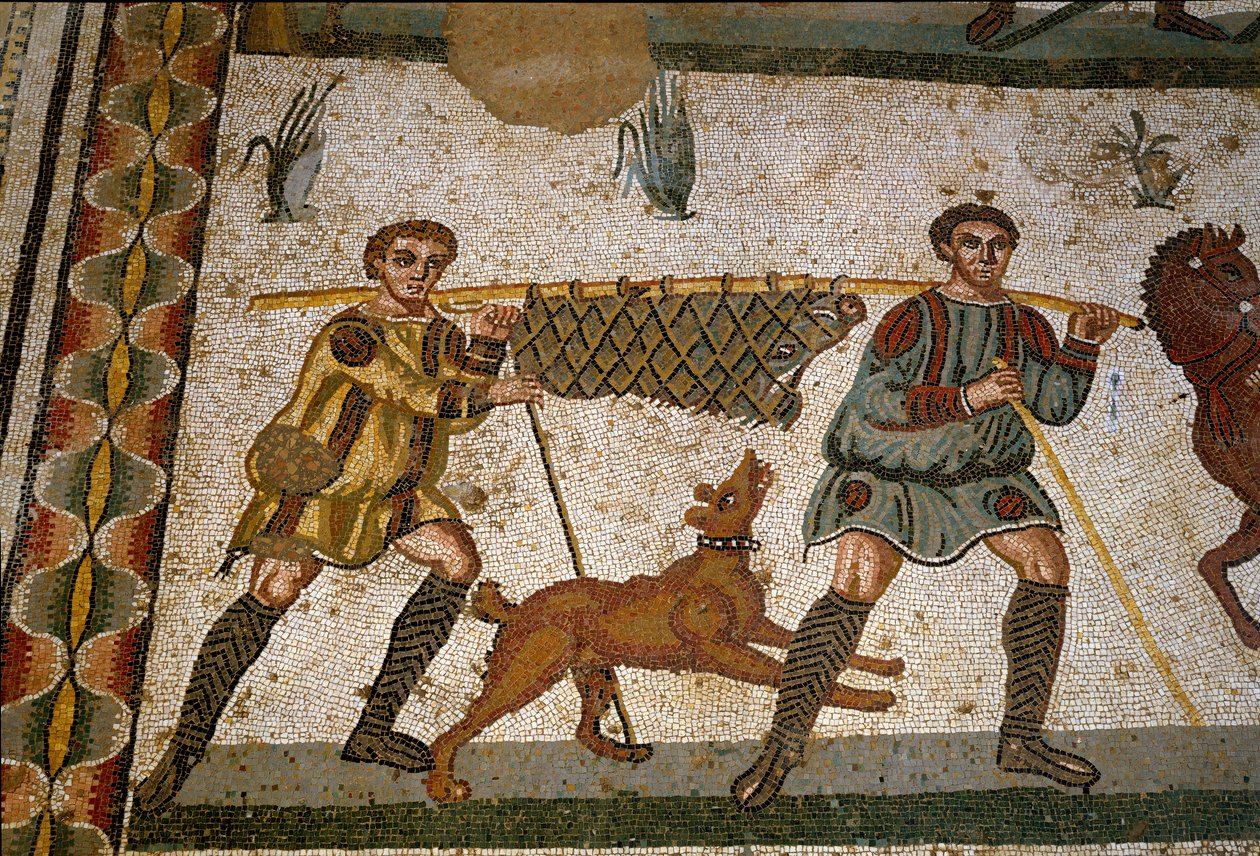 Romersk konst: två slavar bär en galt. Detalj av mosaik av "" Det lilla jaktpartiet"" 315-350 e.Kr. Piazza Armerina, Villa Romana del Casale av Roman