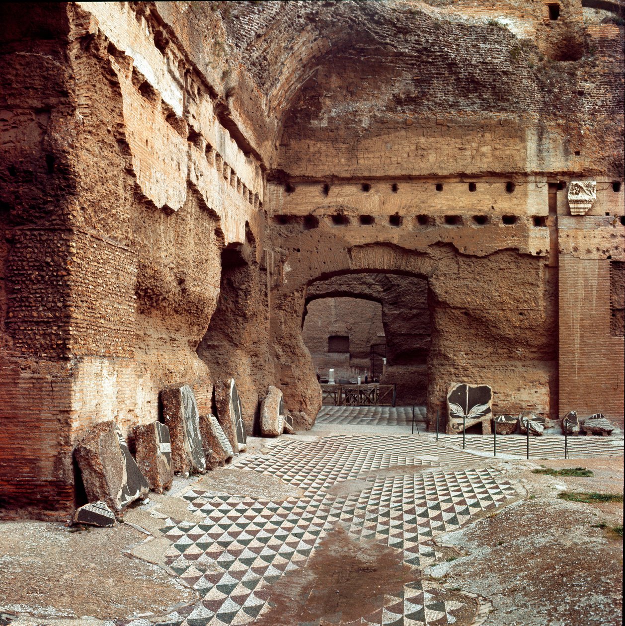 Romersk konst: utsikt över caldarium (calidarium) av termalbaden i Caracalla i Rom. De byggdes av kejsaren med samma namn (cirka 217). Rom av Roman
