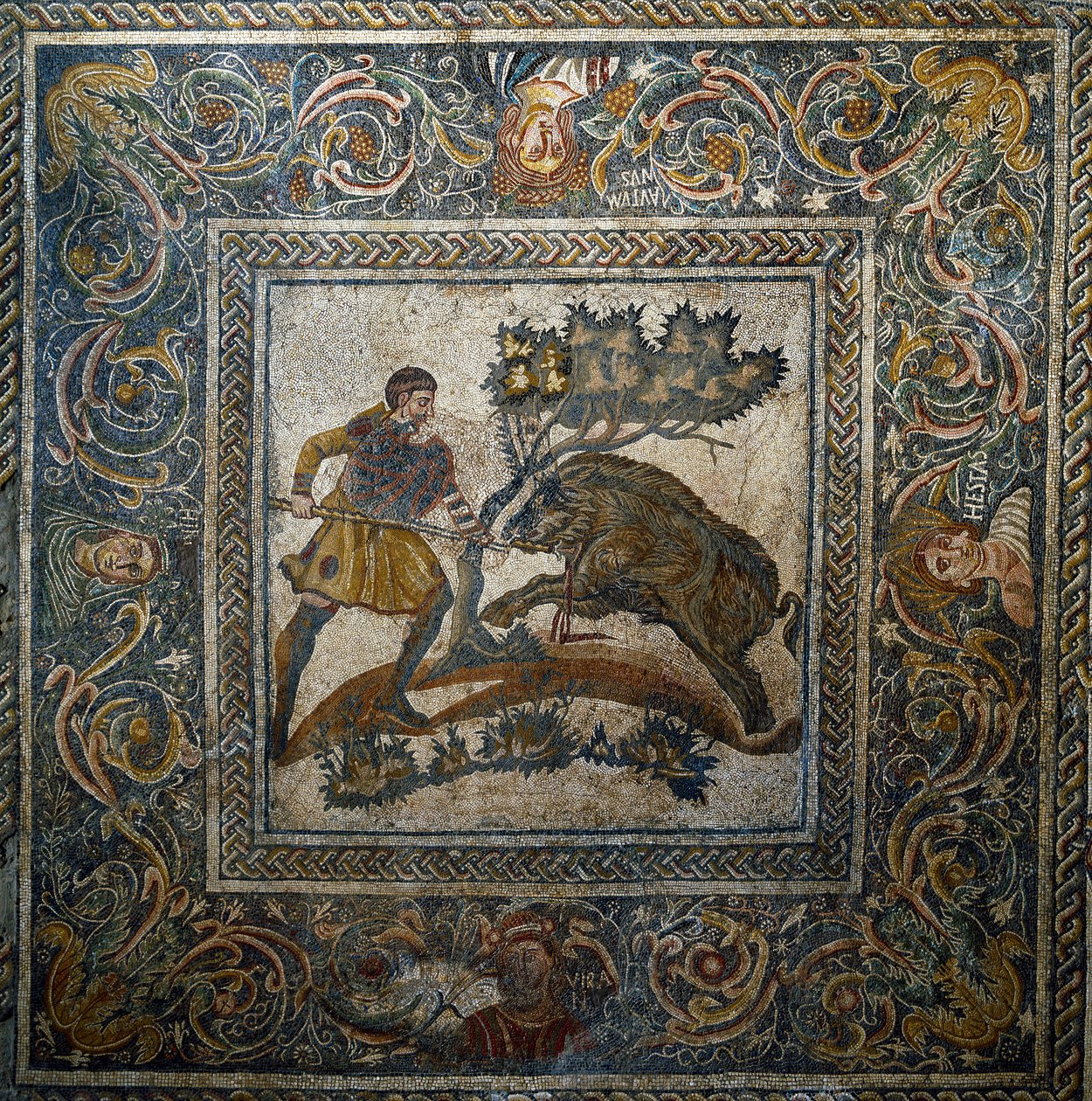 Romersk konst: "" vildsvinsjakt""" Mosaik från 300-talet e.Kr. från den romerska villan Las Tiendas. Merida, Nationalmuseet för romersk konst, Spanien av Roman
