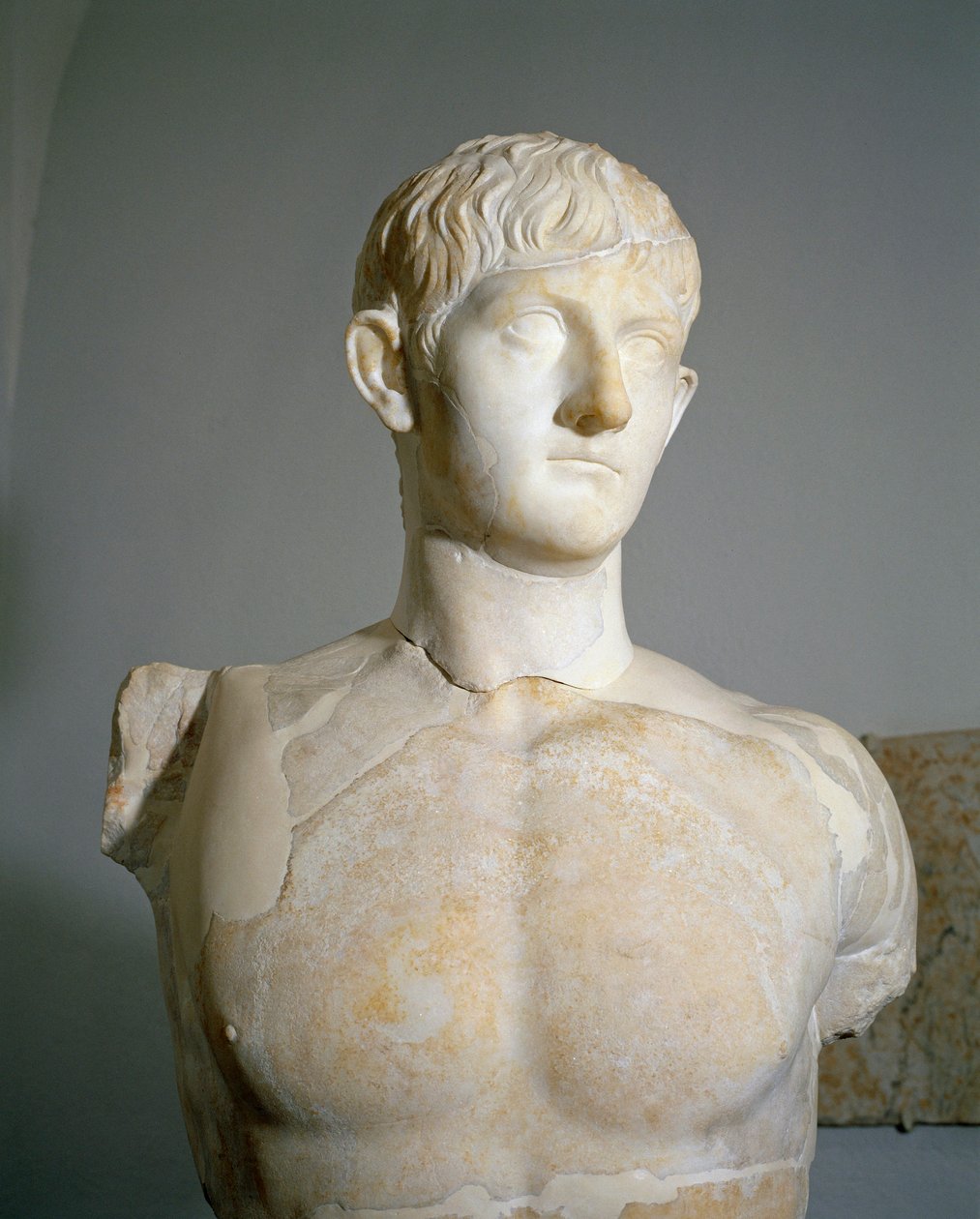 Romersk civilisation, marmorstaty av Drusus III, son till Germanicus och Agrippina den äldre från Roselle, Augusteum, Toscana-regionen, Italien av Roman