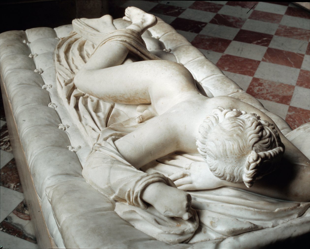 Sovande Hermafrodit (marmorskulptur, 2:a århundradet f.Kr.) av Roman