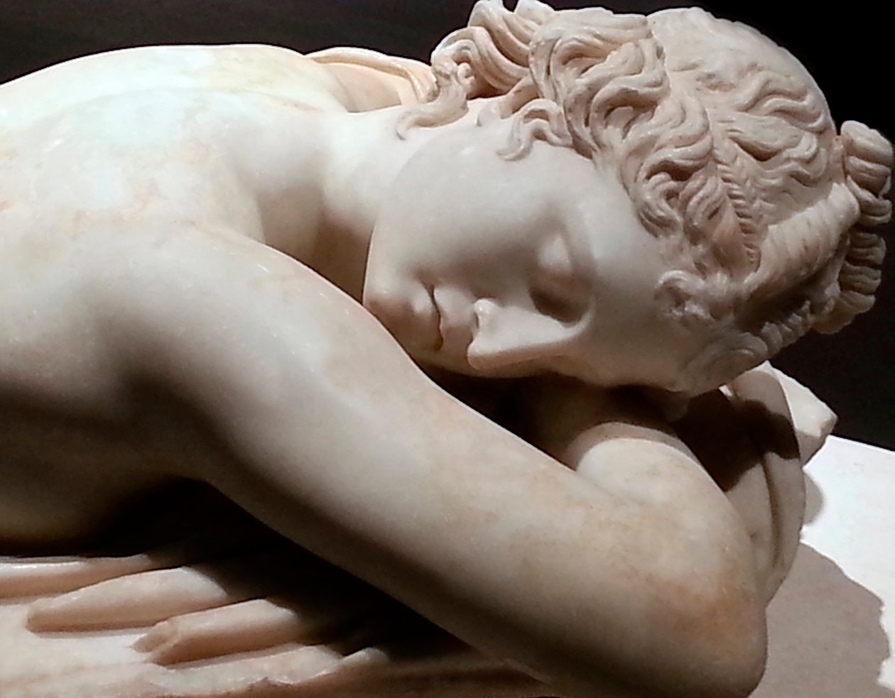 Sovande Hermafrodit: marmorskulptur, romersk konst av Roman