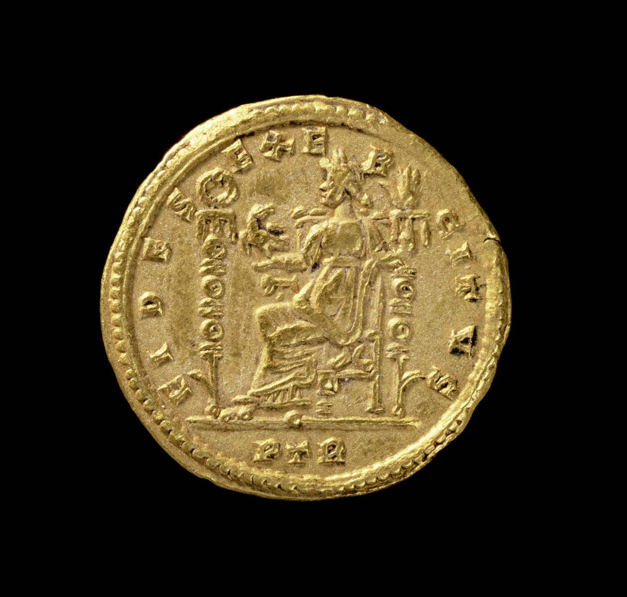 Solidus (omvänd) av Konstantin I, den store (306-337 e.Kr.) föreställande Fides sittande vänster på tronen. Inskription: FIDES EXERCITVS (guld) (för framsidan se 119150) av Roman
