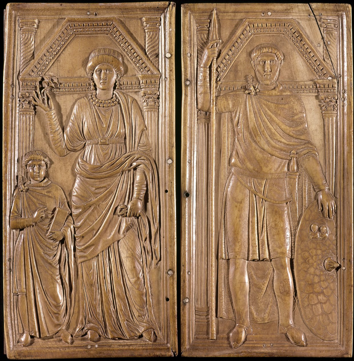 Stilicon (Flavius Stilicho eller Stiliccho, 360-408), general och politiker från det antika Rom av barbariskt ursprung (vandalfar och romersk mor). "" Diptych of Stilicon"": Stilicon-pistol och hans fru Serena och hans son Eucherio. Elfenben omkring 400. T av Roman