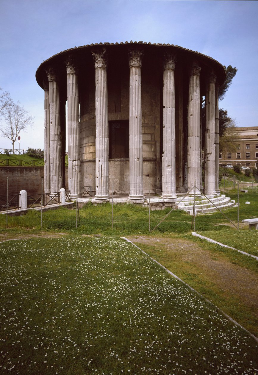 Utsikt över Hercules Victors tempel (Hercules Olivarius), 213 f.Kr. (fotografi) av Roman