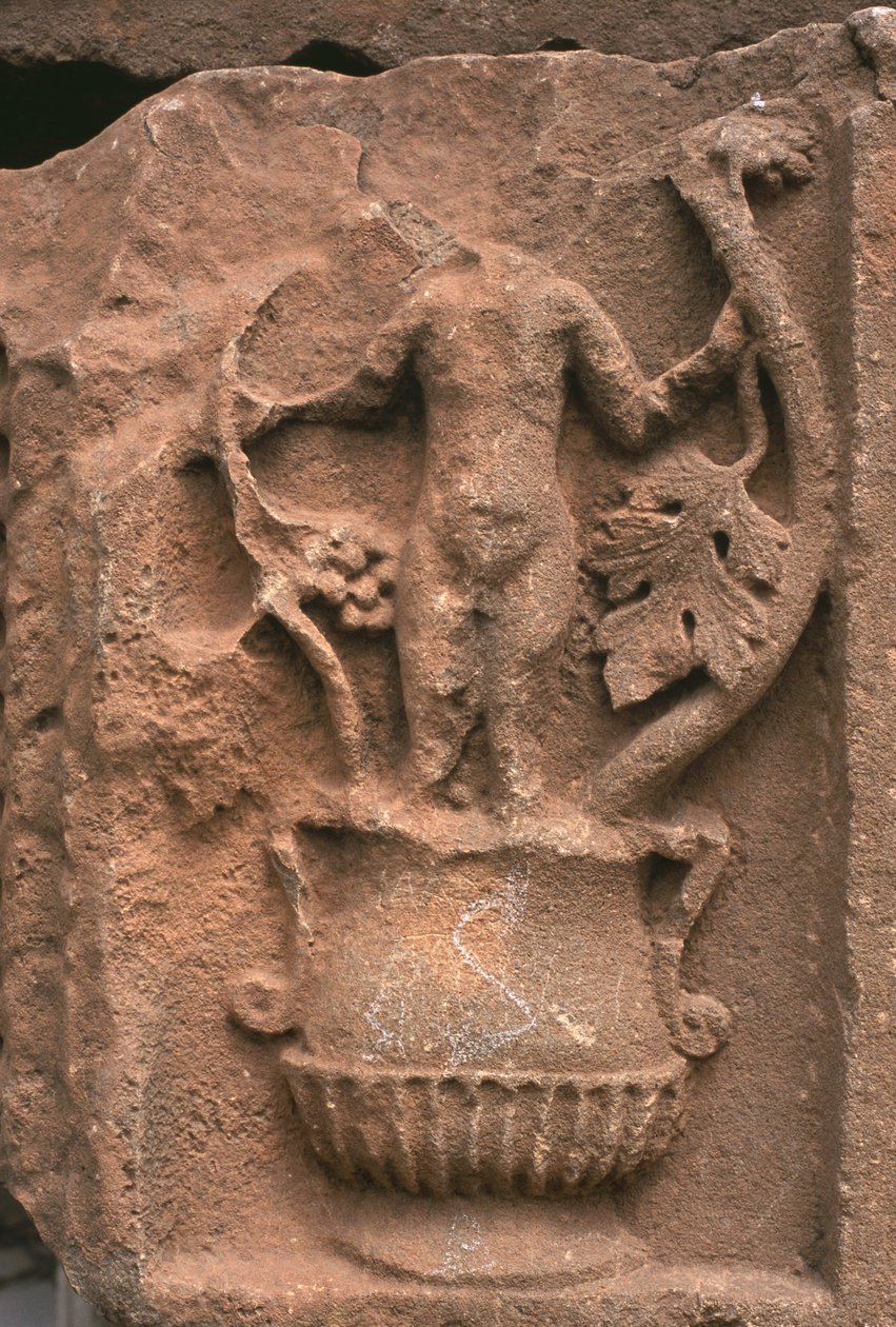 Arkitekturfragment med snidad dekoration, Sertiusmarknaden, hög kejsartid (27 f.Kr.-395 e.Kr.) (se även 267025) av Roman Imperial Period