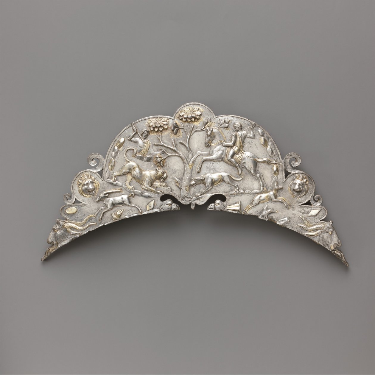 Silverhandtag på ett stort fat, 2:a–början av 300-talet e.Kr. (silver och guld) av Roman Imperial Period