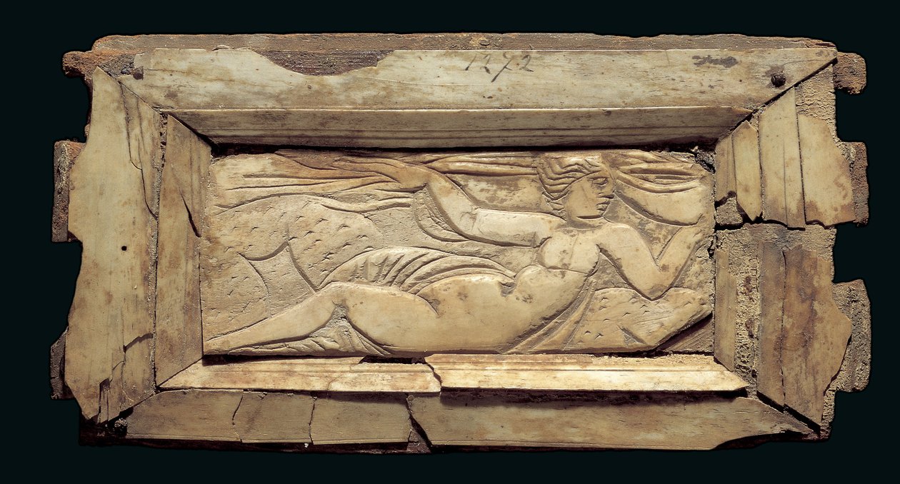 Inramad plakett med en kvinnofigur, från Egypten, sent 3:e till tidigt 400-tal e.Kr. (ben) av Roman Period Egyptian