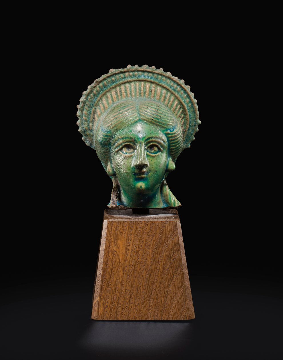 Chef för Isis-Aphrodite, c.1:a - 2:a århundradet e.Kr. (fajans) av Roman Period Egyptian