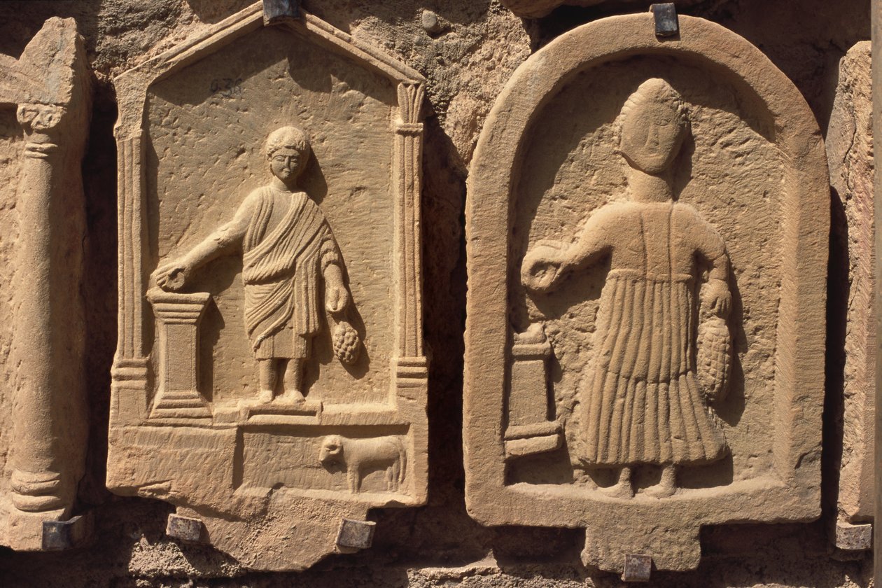 Stelae föreställande mänskliga figurer av Roman Republican Period