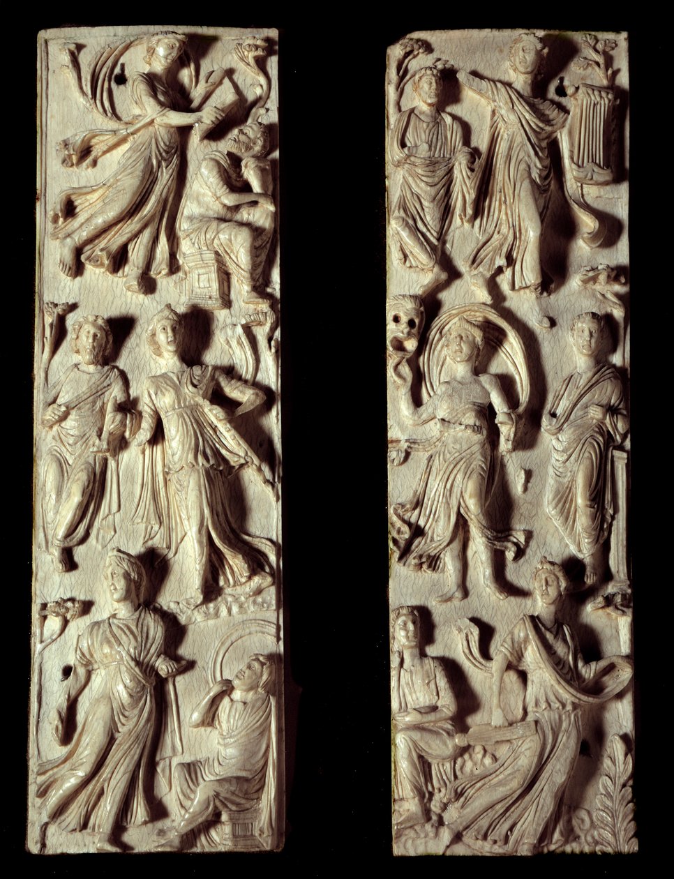 Antikens Rom: huggen diptyk i elfenben som representerar sex muser och sex poeter (eller filosofer). 400-talet efter JC. Paris, Louvren av Roman Roman