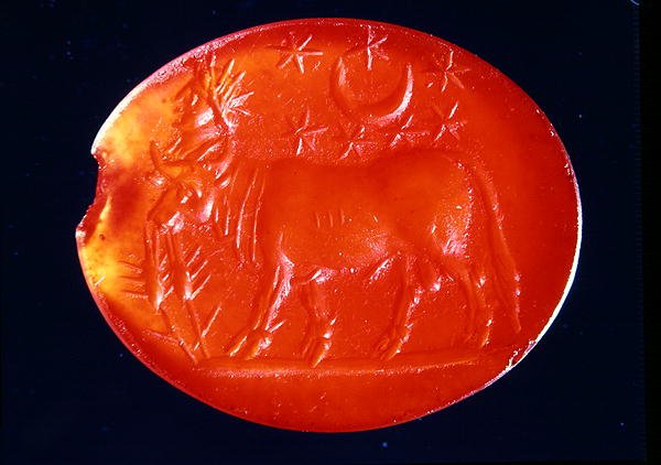 Apis, 2:a-4:e århundradet e.Kr. (karneol) av Roman Roman