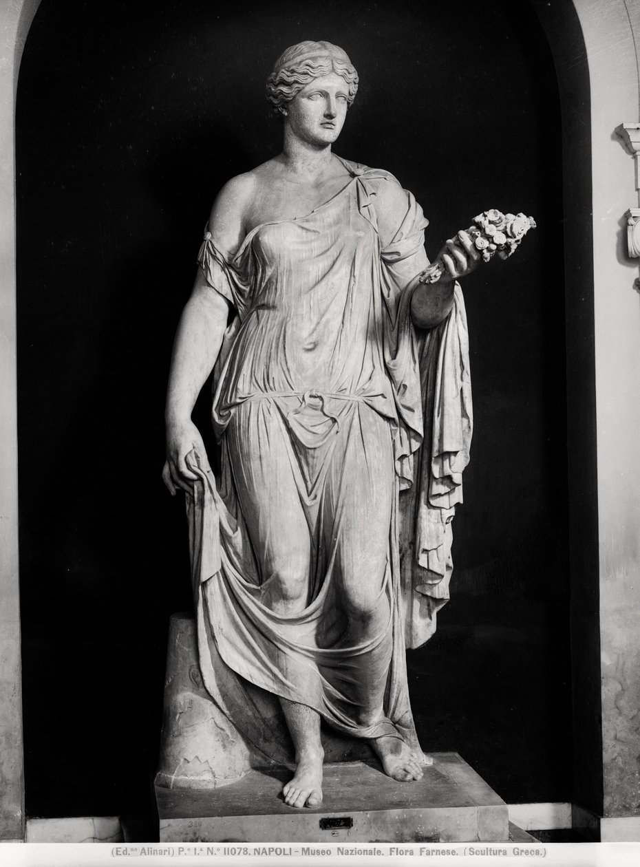 Kvinnlig staty som heter Flora Farnese, 2:a-3:e århundradet e.Kr. (marmor) (s/v foto) av Roman Roman