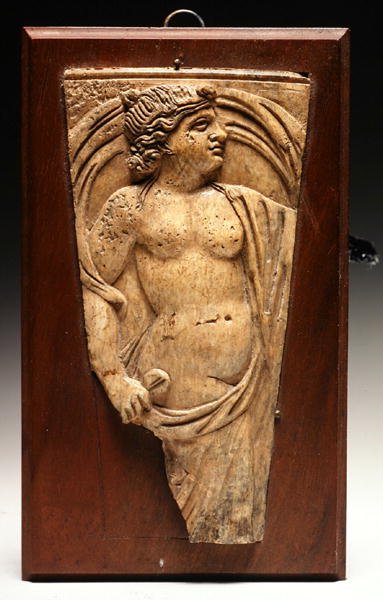 Fragment av reliefapplikation, 2:a-3:e århundradet e.Kr. (ben) av Roman Roman