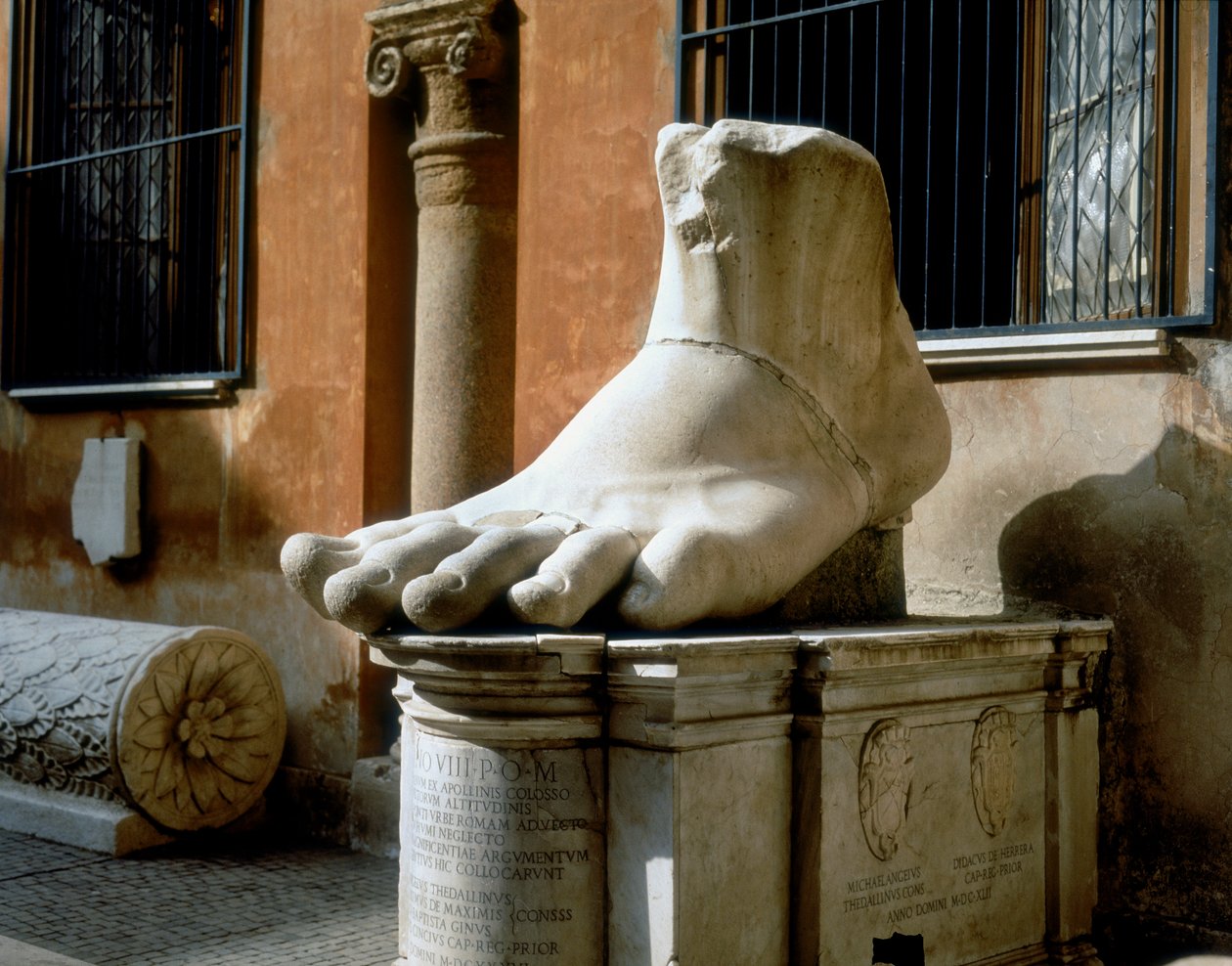 Vänster fot, från Konstantins koloss (marmor) av Roman Roman