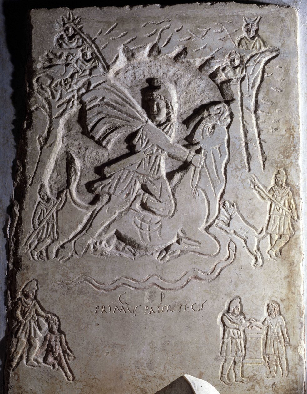Låg relief som representerar offret av Mithra (en ung man som slaktar en tjur). Musei Capitolini, Rom. av Roman Roman