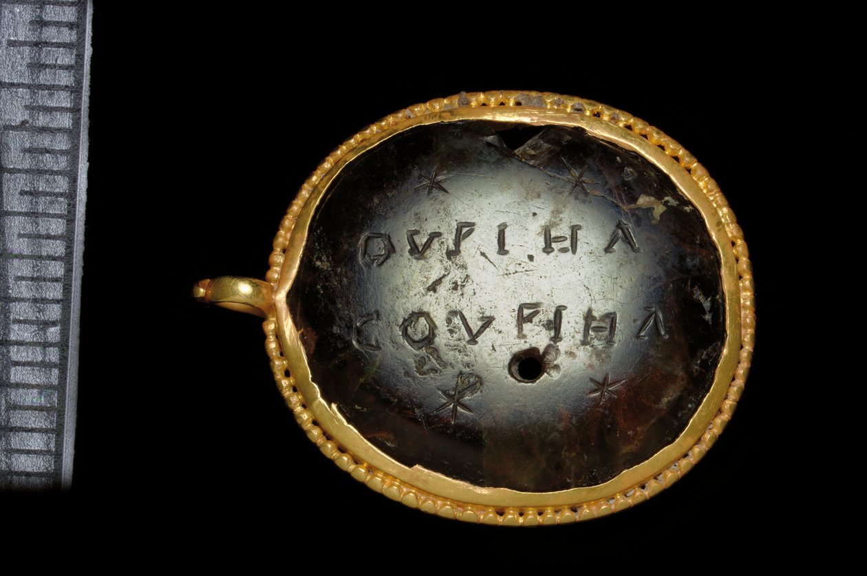Magiskt hänge, 3:e - 4:e århundradet e.Kr. (guld & heliotrop) av Roman Roman