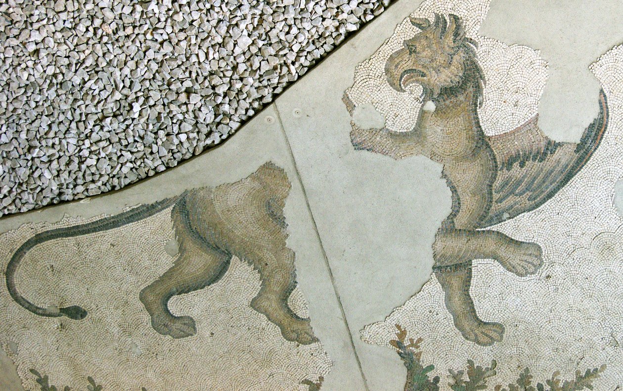 Mosaik föreställande ett lejon Griffon, Arasta Bazaar, Sultan Ahmet-moskén, Istanbul. av Roman Roman