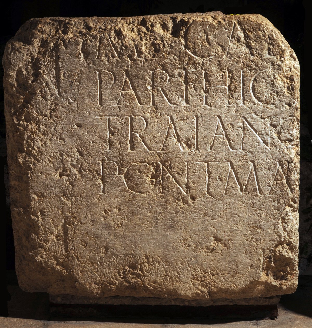 Del av en större hadrianisk inskription, 2:a århundradet e.Kr. (sten) av Roman Roman