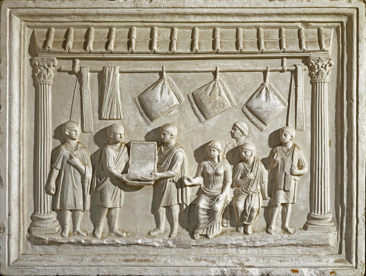 Romersk konst: form som representerar ett tyg och gobelänger. Från ett original från 200-talet e.Kr. (lågrelief) av Roman Roman