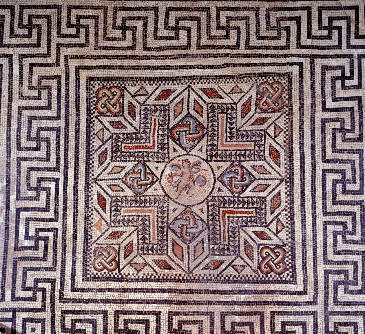 Romersk konst: mosaik med geometriska figurer. Nimes, arkeologiskt museum. av Roman Roman