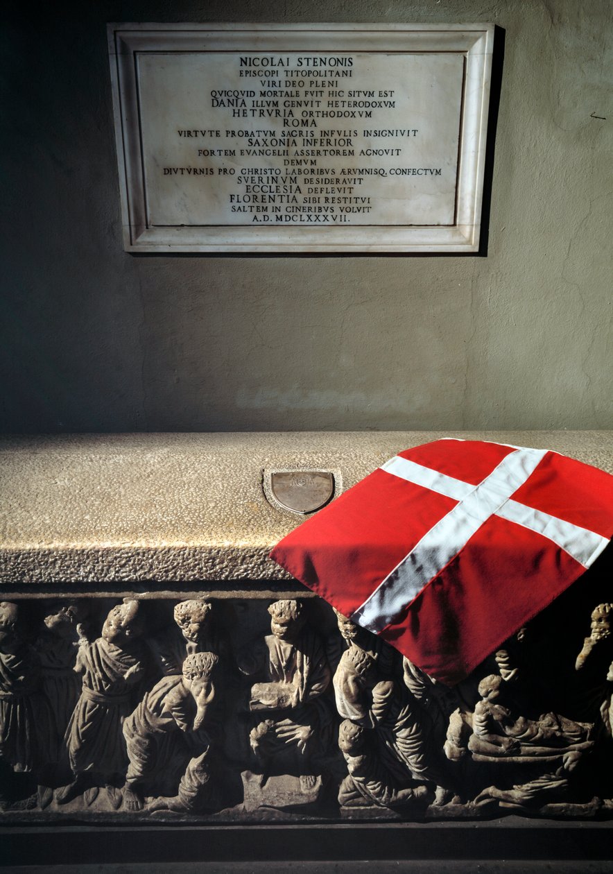 Romersk sarkofag används som grav av Niccolo Stenone (Niels Stensen eller Steensen) (1638-1686) anatom och geolog (romersk sarkofagen användes som grav av Stensen (Nicolai Steno)) Florens, kyrkan San Lorenzo (kyrkan av St Lawrence) Italien av Roman Roman